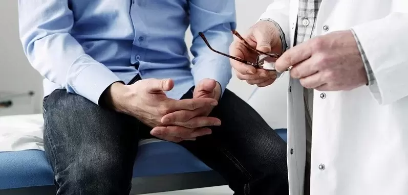 Ob prvih znakih prostatitisa se morate za potrditev diagnoze posvetovati z urologom. 
